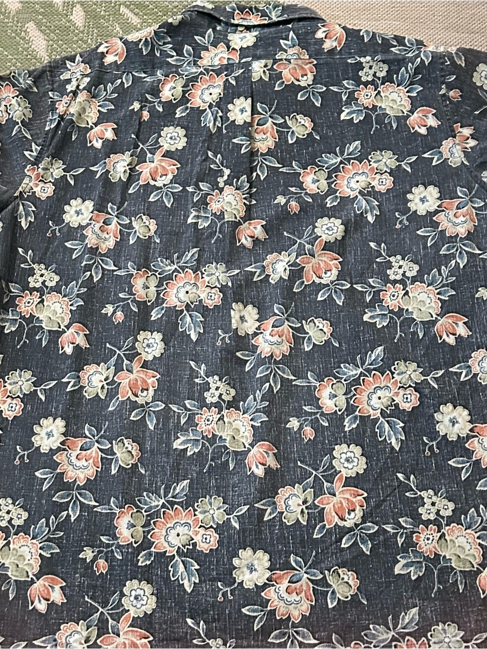Reyn Spooner Charcoal Floral Camp Shirt with Peach & Cream Blooms XXL - Picture 2 of 7